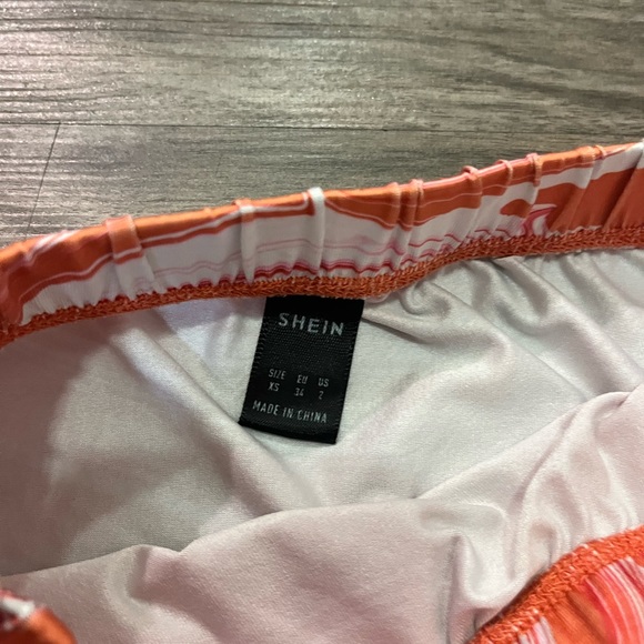 Orange and pink skirt on a size extra small. - Picture 4 of 4